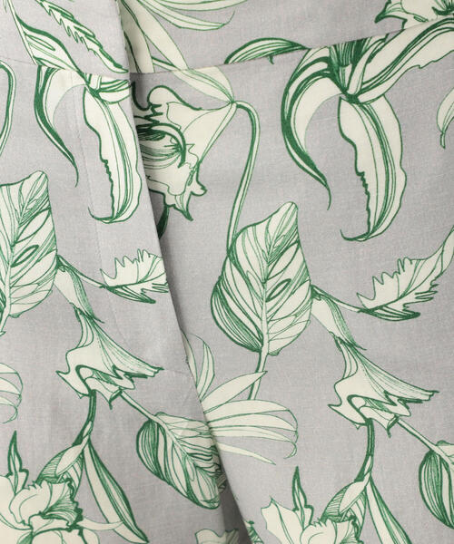 TOMORROWLAND (トゥモローランド)の「ヘメロカリスプリント ストレートパンツ(その他パンツ・レディース・グレー系その他/ベージュ系その他・36/34)」の14枚目の写真