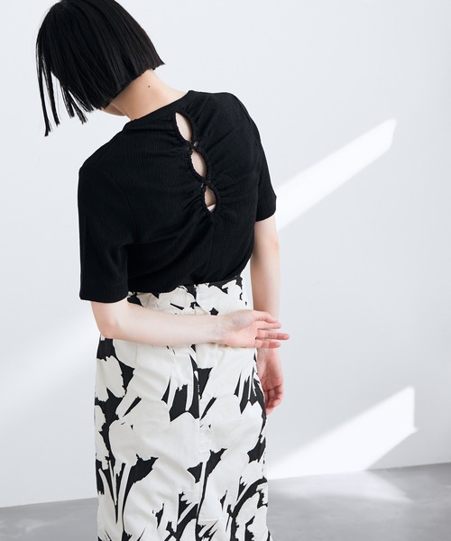 ADAM ET ROPE'（アダムエロペ）の「【一部直営店舗・WEB限定】カットアウトプルオーバー（Tシャツ/カットソー・レディース・ホワイト/ブラック/グリーン系その他・FREE）」の3枚目の写真