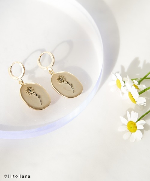 ROPE' PICNIC（ロペピクニック）の「【HitoHana×ROPE' PICNIC】フラワープレートピアス（ピアス（両耳用）・レディース・ゴールド/ゴールド系その他・FREE）」の2枚目の写真