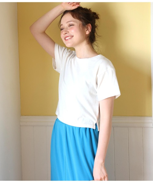 ANAP（アナップ）の「シンプルクロップドTシャツ（Tシャツ/カットソー・レディース・グレー/パープル/オフホワイト/ブラック/ベージュ・FREE）」の2枚目の写真