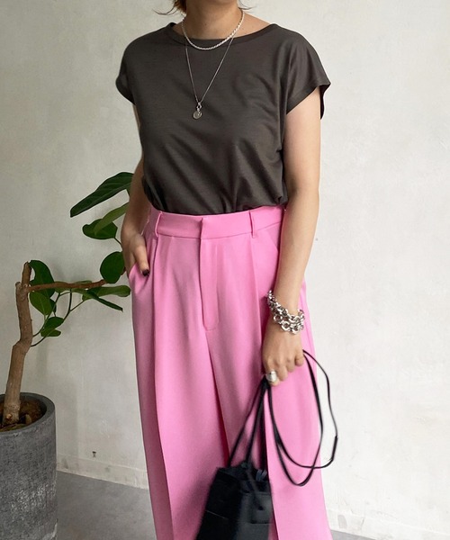 DouDou(ドゥドゥ)の「【新色追加】フレンチT(Tシャツ/カットソー・レディース・ブラック/オフホワイト/ピンク/オレンジ/ライトベージュ/グレイッシュベージュ/ブラウン/ライトグレー/チャコールグレー・SMALL/MEDIUM)」の4枚目の写真