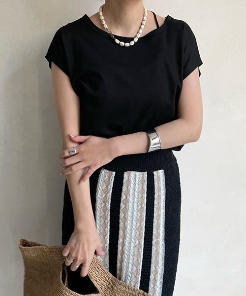 DouDou(ドゥドゥ)の「【新色追加】フレンチT(Tシャツ/カットソー・レディース・ブラック/オフホワイト/ピンク/オレンジ/ライトベージュ/グレイッシュベージュ/ブラウン/ライトグレー/チャコールグレー・SMALL/MEDIUM)」の3枚目の写真