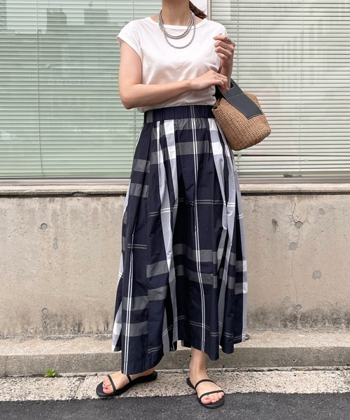 DouDou(ドゥドゥ)の「【新色追加】フレンチT(Tシャツ/カットソー・レディース・ブラック/オフホワイト/ピンク/オレンジ/ライトベージュ/グレイッシュベージュ/ブラウン/ライトグレー/チャコールグレー・SMALL/MEDIUM)」の12枚目の写真