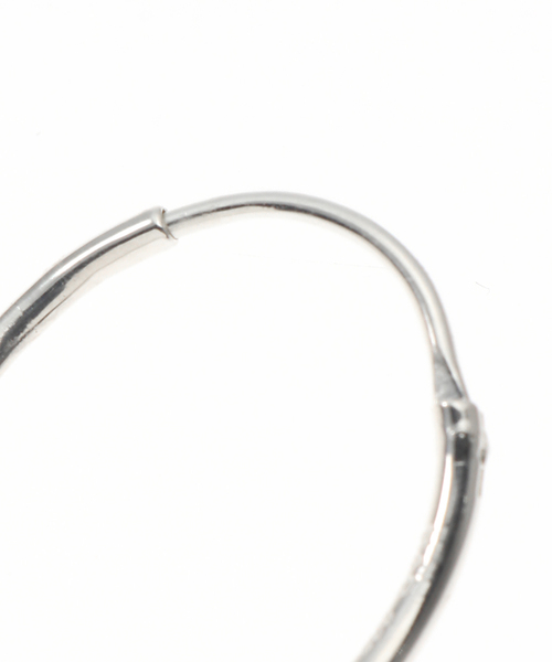 AP STUDIO（エーピーストゥディオ）の「【BAR JEWELLERY / バージュエリー】Mini curve hoop pierce（ピアス（両耳用）・レディース・シルバー・11）」の2枚目の写真