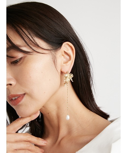 SNIDEL（スナイデル）の「フラワーチェーンピアス（ピアス（両耳用）・レディース・A/B・FREE）」の2枚目の写真