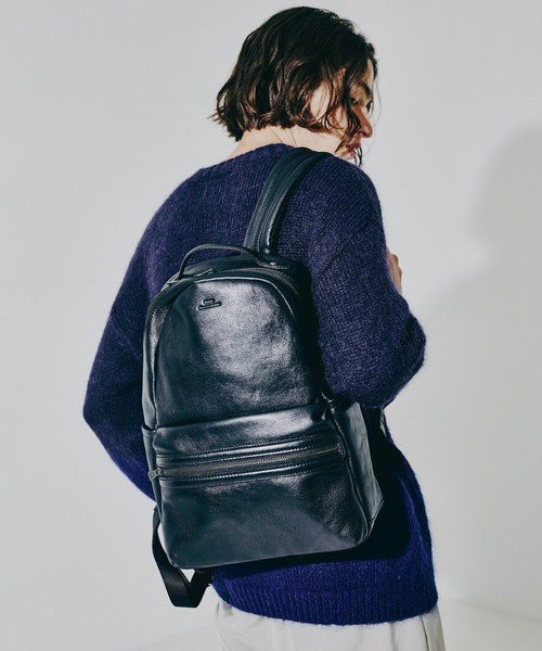 alfredoBANNISTER(アルフレッドバニスター)の「【SEEKER 別注】レザー デイパック / A4サイズ対応(バックパック/リュック・メンズ・ブラック/ネイビー・フリー)」の4枚目の写真