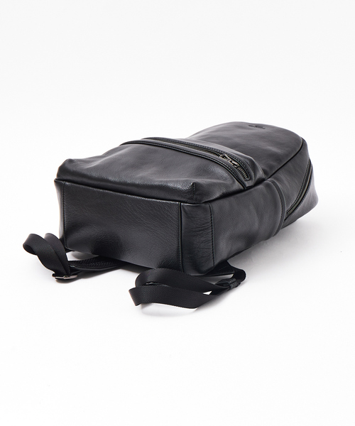 alfredoBANNISTER(アルフレッドバニスター)の「【SEEKER 別注】レザー デイパック / A4サイズ対応(バックパック/リュック・メンズ・ブラック/ネイビー・フリー)」の8枚目の写真