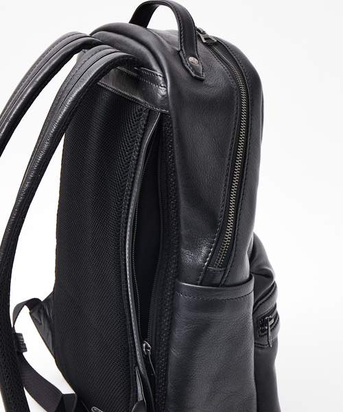 alfredoBANNISTER(アルフレッドバニスター)の「【SEEKER 別注】レザー デイパック / A4サイズ対応(バックパック/リュック・メンズ・ブラック/ネイビー・フリー)」の9枚目の写真