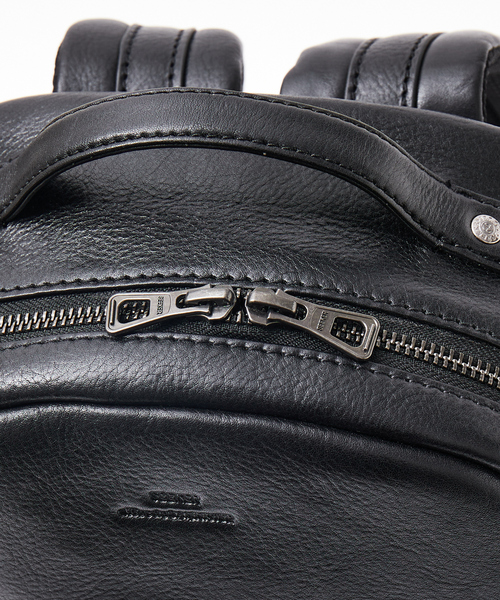 alfredoBANNISTER(アルフレッドバニスター)の「【SEEKER 別注】レザー デイパック / A4サイズ対応(バックパック/リュック・メンズ・ブラック/ネイビー・フリー)」の10枚目の写真