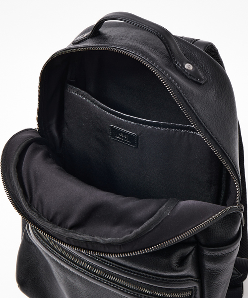 alfredoBANNISTER(アルフレッドバニスター)の「【SEEKER 別注】レザー デイパック / A4サイズ対応(バックパック/リュック・メンズ・ブラック/ネイビー・フリー)」の13枚目の写真