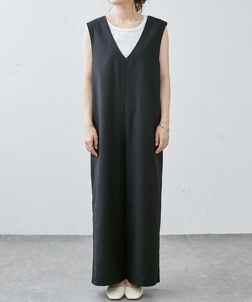 PUAL CE CIN（ピュアルセシン）の「≪セットアップ対応≫深Vネックオールインワンサロペット（サロペット/オーバーオール・レディース・ブラック/ベージュ・FREE）」の10枚目の写真