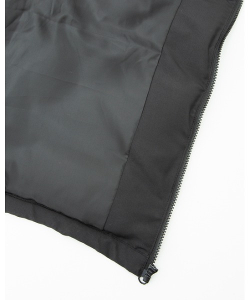 RVCA(ルーカ)の「RVCA メンズ VISOR HOODED PUFFER ジャケット【2022年秋冬モデル】/ルーカベスト(ダウンベスト・メンズ・イエロー系その他/ブラック/パープル系その他・MEDIUM/LARGE/SMALL)」の8枚目の写真