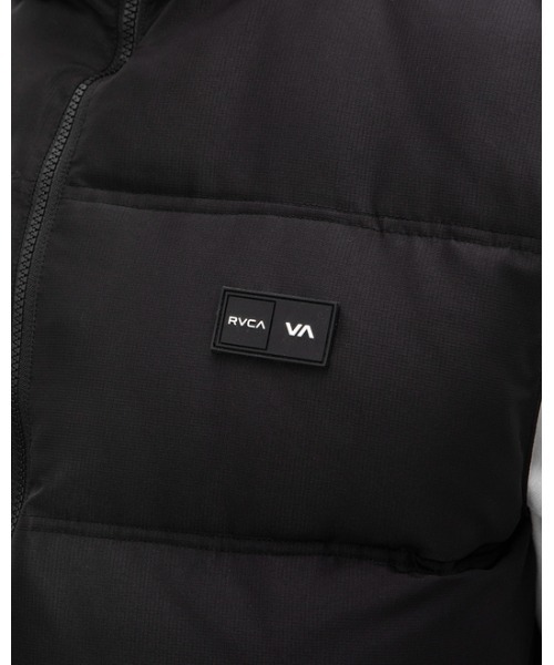 RVCA(ルーカ)の「RVCA メンズ VISOR HOODED PUFFER ジャケット【2022年秋冬モデル】/ルーカベスト(ダウンベスト・メンズ・イエロー系その他/ブラック/パープル系その他・MEDIUM/LARGE/SMALL)」の12枚目の写真