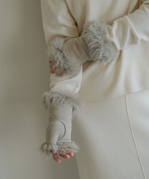 GALA　GLOVES（ガラ　グローブ）の「【GALA GLOVES】ムートンミトングローブ（手袋・レディース・グレー系その他・FREE）」の3枚目の写真