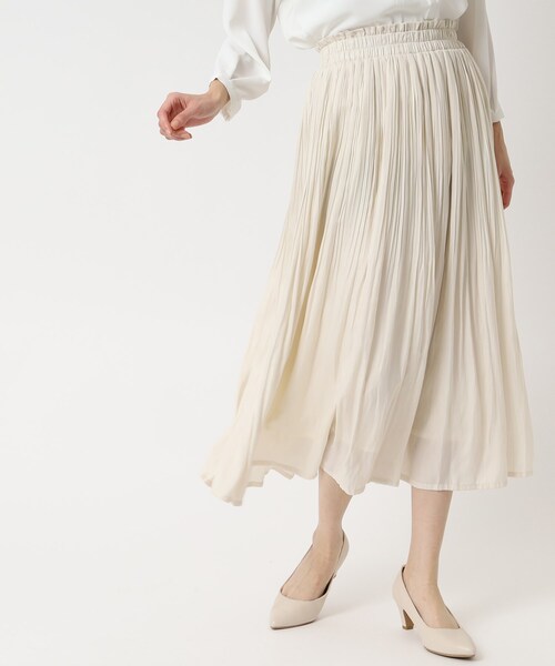SHOO・LA・RUE（シューラルー）の「サテンプリーツスカート（スカート・レディース・ブラック系2/ベージュ系その他6/ベージュ系その他2/ブルー系2・00）」の3枚目の写真