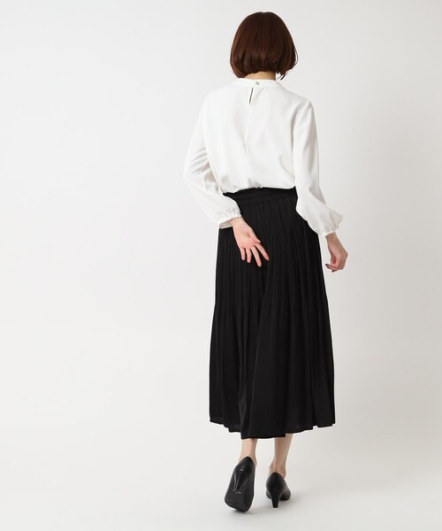 SHOO・LA・RUE（シューラルー）の「サテンプリーツスカート（スカート・レディース・ブラック系2/ベージュ系その他6/ベージュ系その他2/ブルー系2・00）」の12枚目の写真