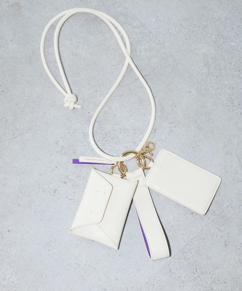 AMERICAN HOLIC（アメリカンホリック）の「3PCSチャームショルダー（ショルダーバッグ・レディース・ブラック/カーキ/アイボリー・FREE）」の2枚目の写真