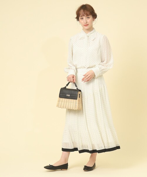 couture brooch(クチュールブローチ)の「◆【シーズンレスで着られる】ドットフリルネックボウタイブラウス(シャツ/ブラウス・レディース・ブラック系/ネイビー系/ホワイト系3・40/38/42)」の5枚目の写真