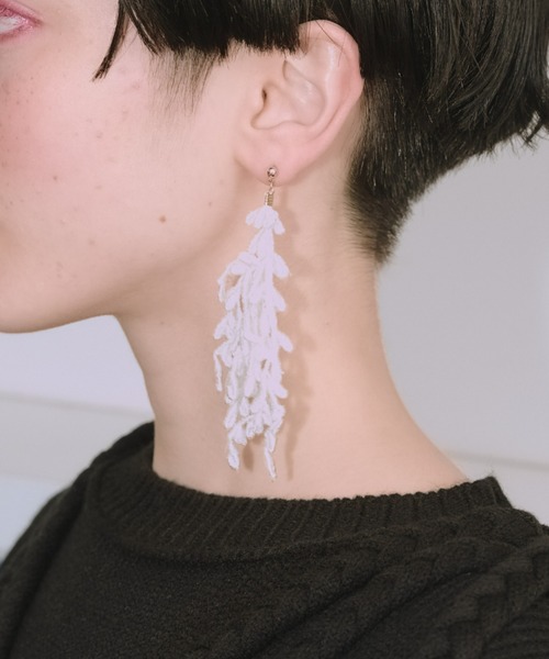 manana suerte（マニャーナスエルテ）の「刺繍レースピアス（ピアス（両耳用）・レディース・ホワイト/ブラック・FREE）」の2枚目の写真