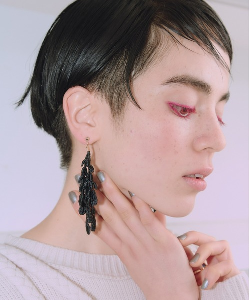 manana suerte（マニャーナスエルテ）の「刺繍レースピアス（ピアス（両耳用）・レディース・ホワイト/ブラック・FREE）」の4枚目の写真