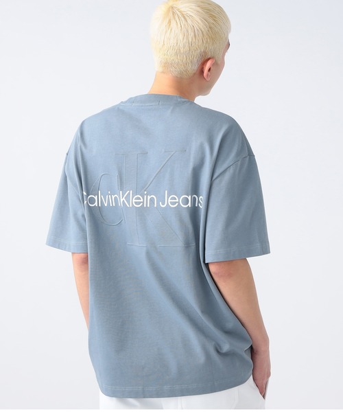 Calvin Klein(カルバン・クライン)の「ユニセックス エンボスロゴ Tシャツ(Tシャツ/カットソー・メンズ・グレー/ホワイト・L/M/S/XL/XS)」の10枚目の写真