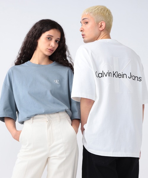 Calvin Klein(カルバン・クライン)の「ユニセックス エンボスロゴ Tシャツ(Tシャツ/カットソー・メンズ・グレー/ホワイト・L/M/S/XL/XS)」の16枚目の写真
