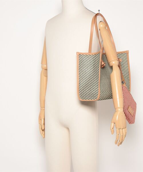 HELIOPOLE(エリオポール)の「GIANNI CHIARINI: MARCELLA DIAGONAL LINE(ショルダーバッグ・レディース・カーキ/ベージュ・FREE)」の9枚目の写真