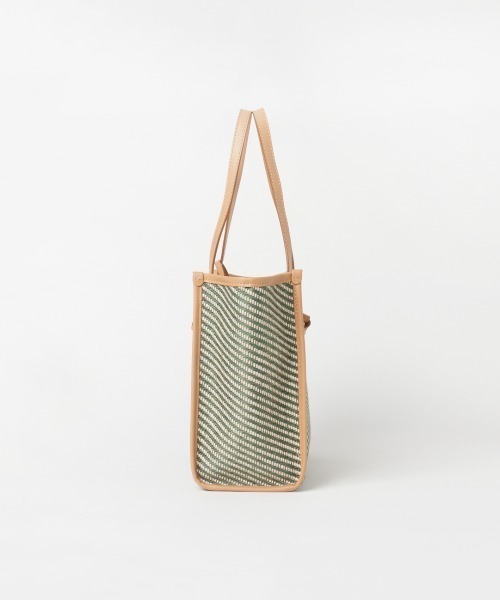 HELIOPOLE(エリオポール)の「GIANNI CHIARINI: MARCELLA DIAGONAL LINE(ショルダーバッグ・レディース・カーキ/ベージュ・FREE)」の12枚目の写真
