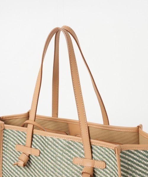 HELIOPOLE(エリオポール)の「GIANNI CHIARINI: MARCELLA DIAGONAL LINE(ショルダーバッグ・レディース・カーキ/ベージュ・FREE)」の15枚目の写真
