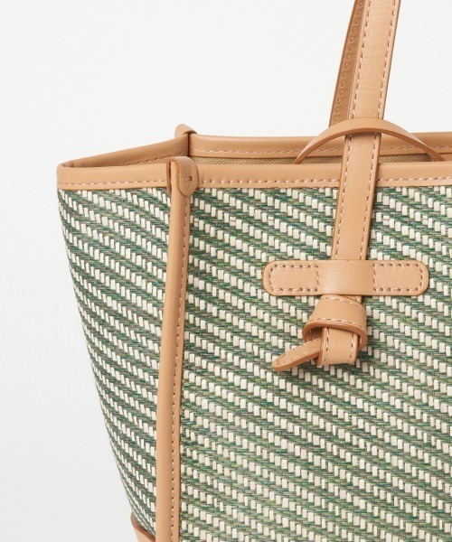 HELIOPOLE(エリオポール)の「GIANNI CHIARINI: MARCELLA DIAGONAL LINE(ショルダーバッグ・レディース・カーキ/ベージュ・FREE)」の16枚目の写真