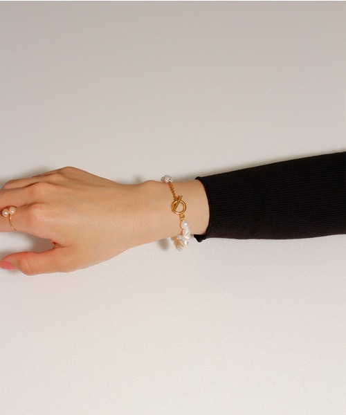 ALWAYS GOOD TIME(オルウェイズグッドタイム)の「【ALWAYS GOOD TIME】天然バロックパールブレスレット(ブレスレット・レディース・シルバー系2/ゴールド系1/ゴールド系2/シルバー系1・F)」の6枚目の写真