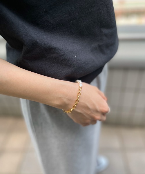 ALWAYS GOOD TIME(オルウェイズグッドタイム)の「【ALWAYS GOOD TIME】天然バロックパールブレスレット(ブレスレット・レディース・シルバー系2/ゴールド系1/ゴールド系2/シルバー系1・F)」の5枚目の写真