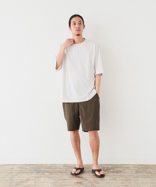 BEAMS(ビームス)の「BEAMS / ルーズフィット ヘンリーネック Tシャツ(Tシャツ/カットソー・メンズ・ブラック/ホワイト系その他6・S/M/L/XL)」の3枚目の写真