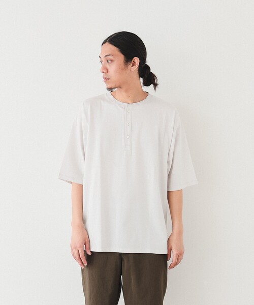 BEAMS(ビームス)の「BEAMS / ルーズフィット ヘンリーネック Tシャツ(Tシャツ/カットソー・メンズ・ブラック/ホワイト系その他6・S/M/L/XL)」の4枚目の写真