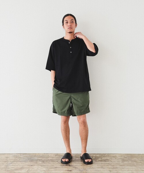 BEAMS(ビームス)の「BEAMS / ルーズフィット ヘンリーネック Tシャツ(Tシャツ/カットソー・メンズ・ブラック/ホワイト系その他6・S/M/L/XL)」の5枚目の写真