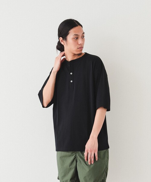BEAMS(ビームス)の「BEAMS / ルーズフィット ヘンリーネック Tシャツ(Tシャツ/カットソー・メンズ・ブラック/ホワイト系その他6・S/M/L/XL)」の6枚目の写真