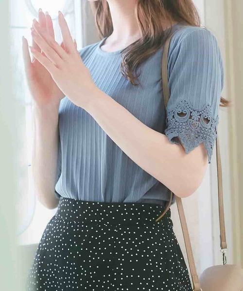 alotta(アロッタ)の「袖レーステレコリブトップス(Tシャツ/カットソー・レディース・ピンク/オフホワイト/サックスブルー/ネイビー/ブラック・LARGE/X-LARGE/MEDIUM/XX-LARGE)」の4枚目の写真