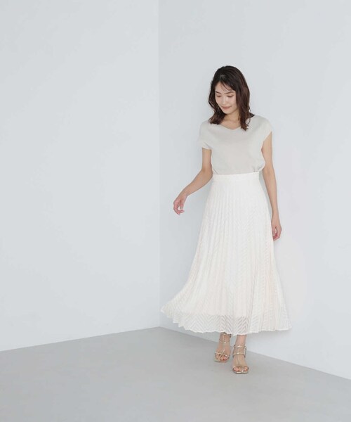 NATURAL BEAUTY BASIC（ナチュラルビューティーベーシック）の「◇カットドビープリーツスカート（スカート・レディース・ブラック/オフホワイト/ラベンダー・SMALL/MEDIUM）」の4枚目の写真