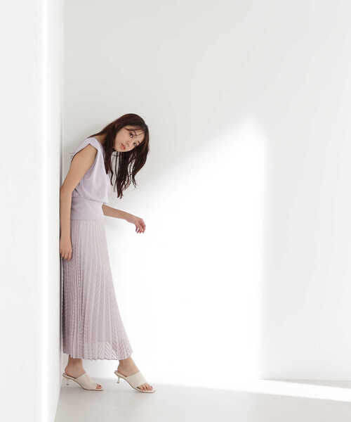 NATURAL BEAUTY BASIC（ナチュラルビューティーベーシック）の「◇カットドビープリーツスカート（スカート・レディース・ブラック/オフホワイト/ラベンダー・SMALL/MEDIUM）」の10枚目の写真