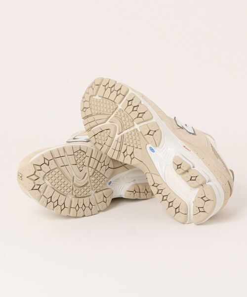 NEW BALANCE(ニューバランス)の「【New Balance】M2002R(スニーカー・レディース・ベージュ・23cm/23.5cm/24cm/24.5cm)」の3枚目の写真