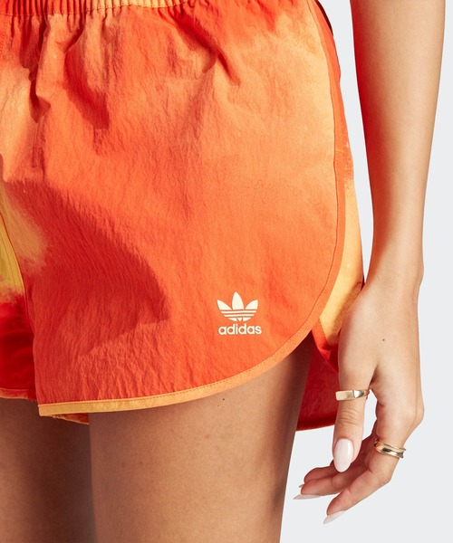 adidas(アディダス)の「カラーフェード ランナーショーツ / ショートパンツ / アディダスオリジナルス adidas Originals(スウェットパンツ・レディース・イエロー・X-LARGE/LARGE/X-SMALL/SMALL/MEDIUM/XX-LARGE)」の5枚目の写真