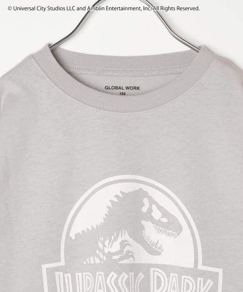 GLOBAL WORK(グローバルワーク)の「【ジュラシック】コラボ長袖T/961203(Tシャツ/カットソー・キッズ・グレイッシュベージュ/チャコールグレー/ブラック・100cm/110cm/120cm/130cm/140cm/150cm/160cm)」の11枚目の写真