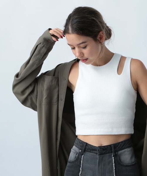 BAYFLOW(ベイフロー)の「【着丈が選べる】カップツキデザインタンク(タンクトップ・レディース・オフホワイト/ブラック/ブルー・MEDIUM/SMALL)」の6枚目の写真