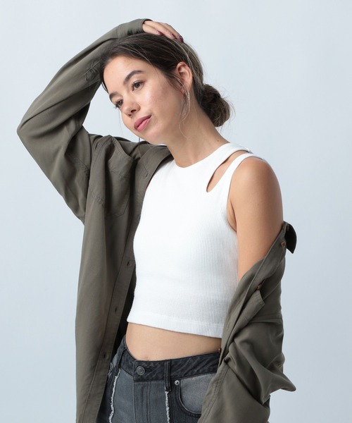 BAYFLOW(ベイフロー)の「【着丈が選べる】カップツキデザインタンク(タンクトップ・レディース・オフホワイト/ブラック/ブルー・MEDIUM/SMALL)」の7枚目の写真