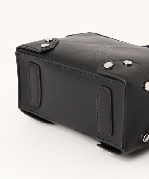 clear（クリア）の「スパイクデコレーションスクエアバッグ（ショルダーバッグ・レディース・ブラック/アイボリー・F）」の4枚目の写真