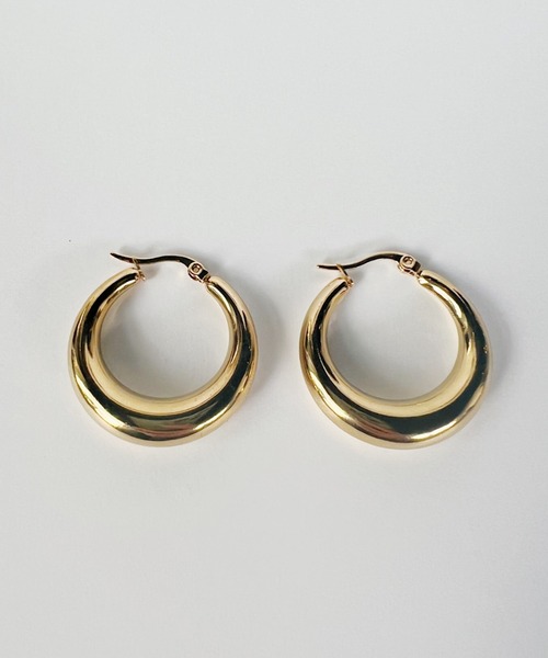 sowang(ソワン)の「【ステンレス】3㎝ ぷっくりシンプルボリュームピアス(ピアス(両耳用)・レディース・シルバー/ゴールド・FREE)」の2枚目の写真