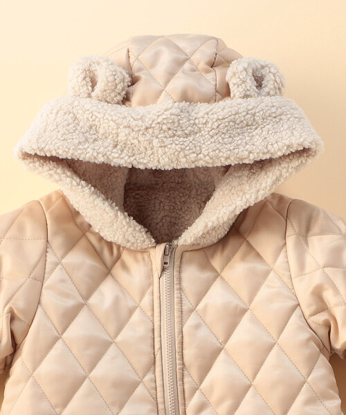 COMME CA ISM（コムサイズム）の「ポリエステルキルトタフタ　耳付き中綿おくるみ(60-80cm)（おくるみ・キッズ・ベージュ/アイボリー・60-80cm）」の4枚目の写真