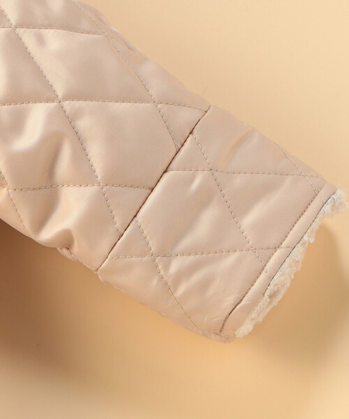 COMME CA ISM（コムサイズム）の「ポリエステルキルトタフタ　耳付き中綿おくるみ(60-80cm)（おくるみ・キッズ・ベージュ/アイボリー・60-80cm）」の5枚目の写真