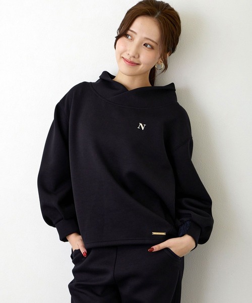 NICOLE white（ニコルホワイト）の「フード風スタンドプルオーバー／ダンボールポンチ（Tシャツ/カットソー・レディース・ブラック/オフホワイト/ベージュ・FREE）」の2枚目の写真