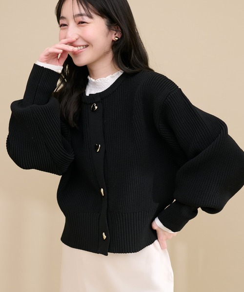 natural couture（ナチュラルクチュール）の「ハート釦ポリニットカーディガン（カーディガン/ボレロ・レディース・ピンク/モカ/ブラック/オフホワイト/ブルー・FREE）」の13枚目の写真